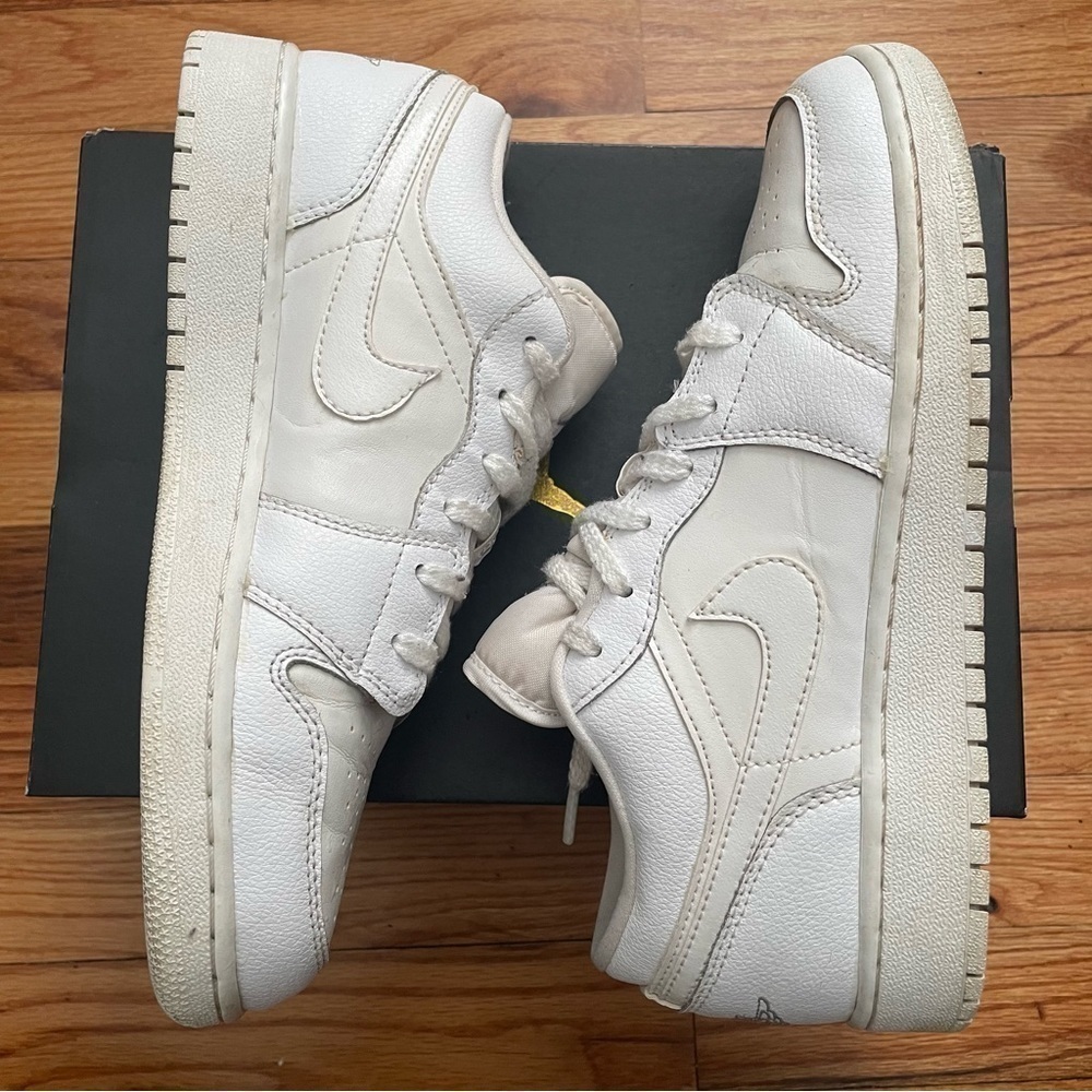 AIR JORDAN RETRO 1 LOW CASUAL SHOES triple off white cream NIKE 6.5 8 - Picture 3 of 10